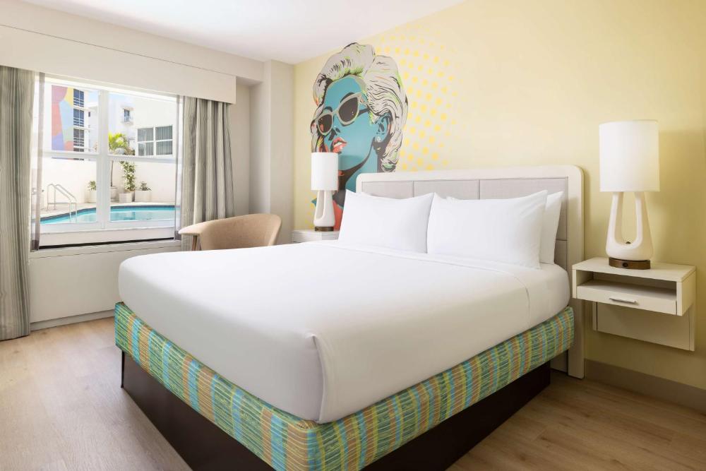 King Room with Pool View interior